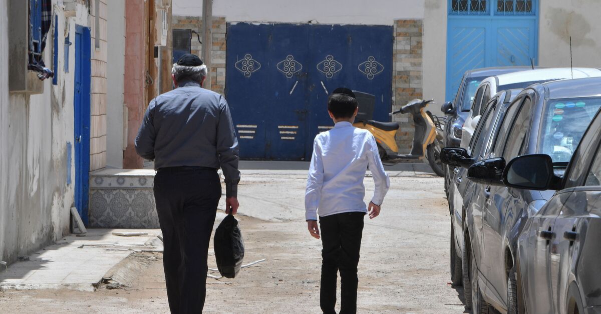 Tunisia's Jews on edge after crowd torches synagogue amid Gaza protests - Al-Monitor: Independent, trusted coverage of the Middle East - Vimarsana News