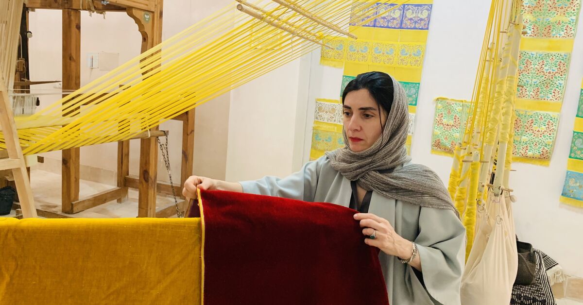 Artist Bita Ghezelayagh points pens and roses at Iran's repressive regime - Al-Monitor: Independent, trusted coverage of the Middle East - Vimarsana News