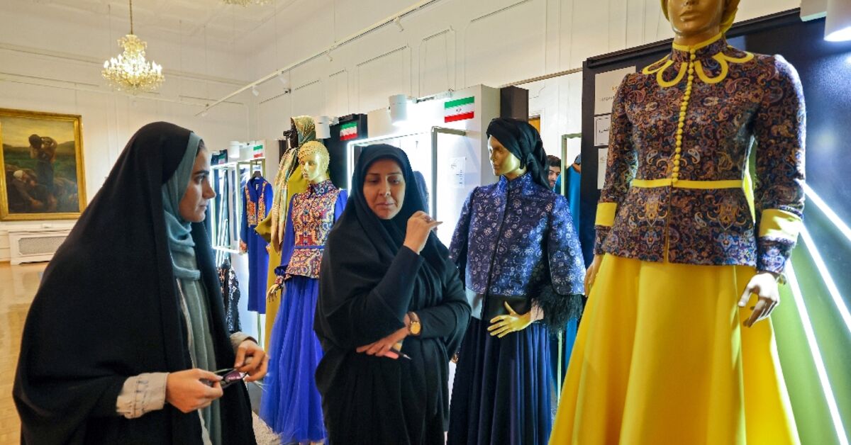 Iran plays on colour at fashion exhibition - AL-MONITOR: The Middle ...