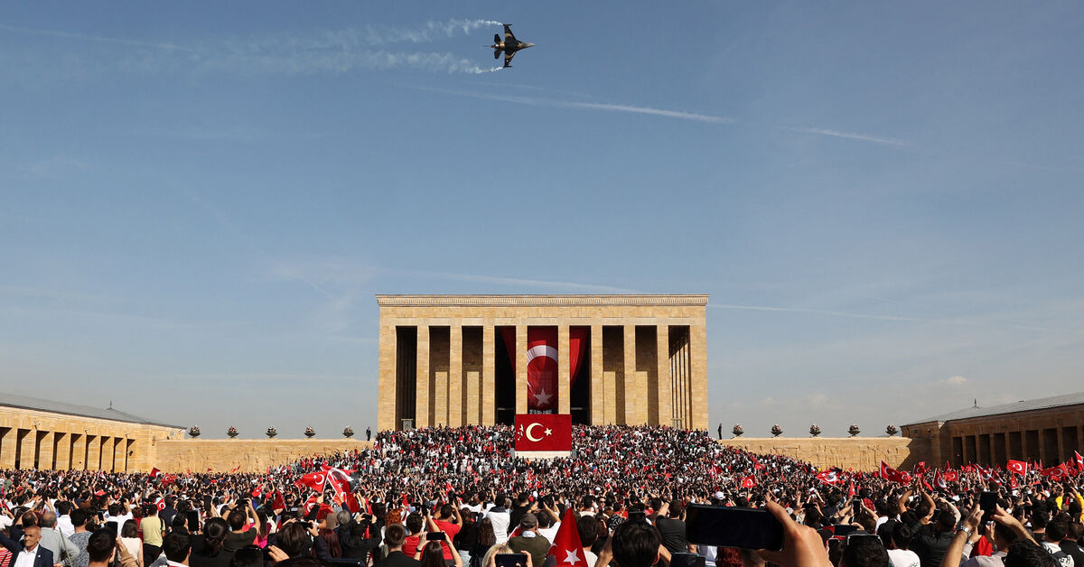 US welcomes Turkey’s signing $23 billion F-16 jets deal - AL-MONITOR ...