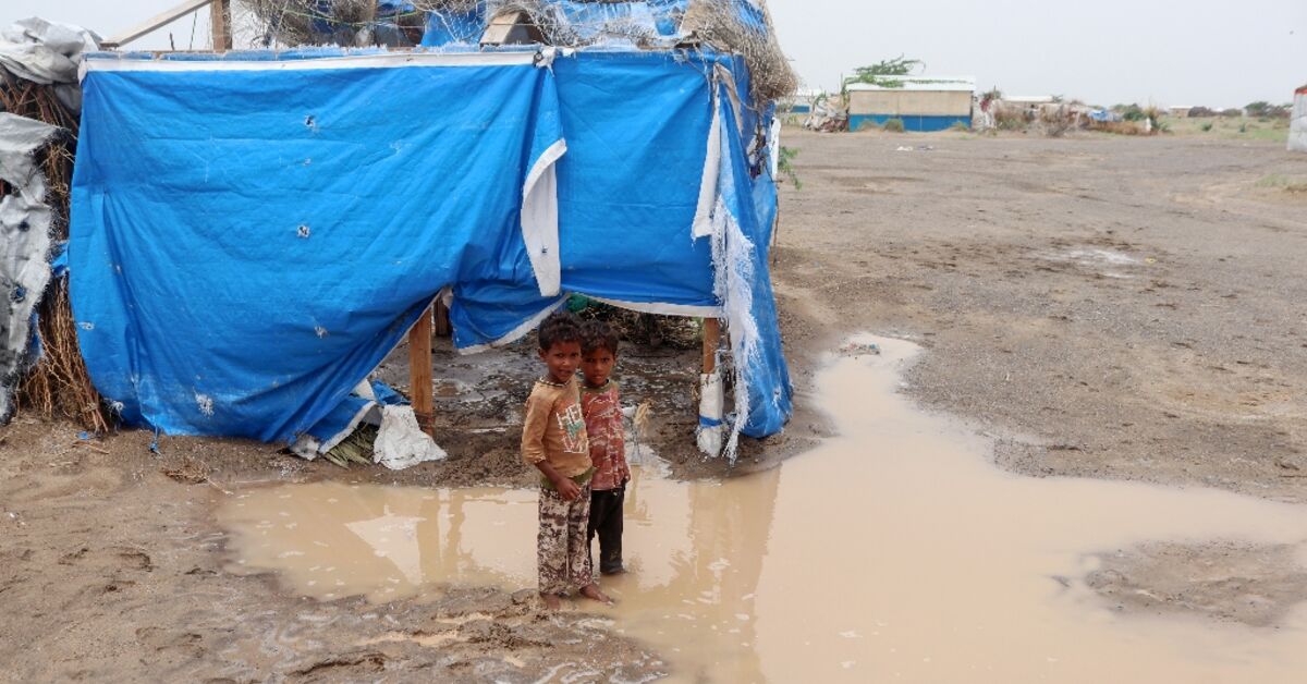 'Staggering' destruction in Yemen after deadly flash flooding - AL ...