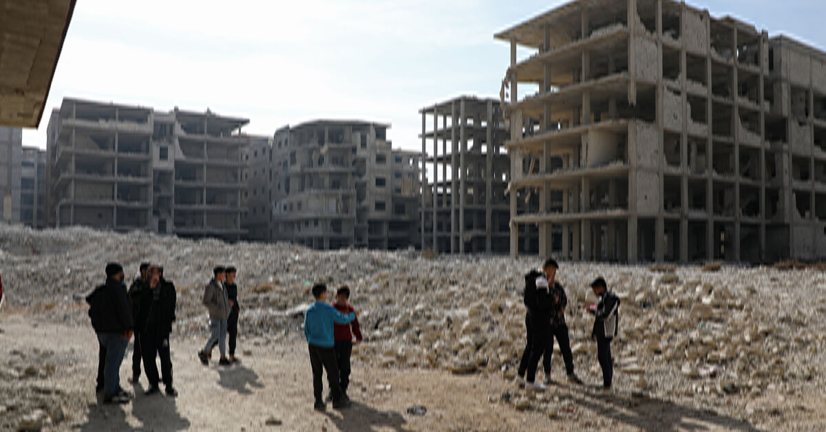 What's behind Syrian authorities' arrest of former Assad officers? - AL ...