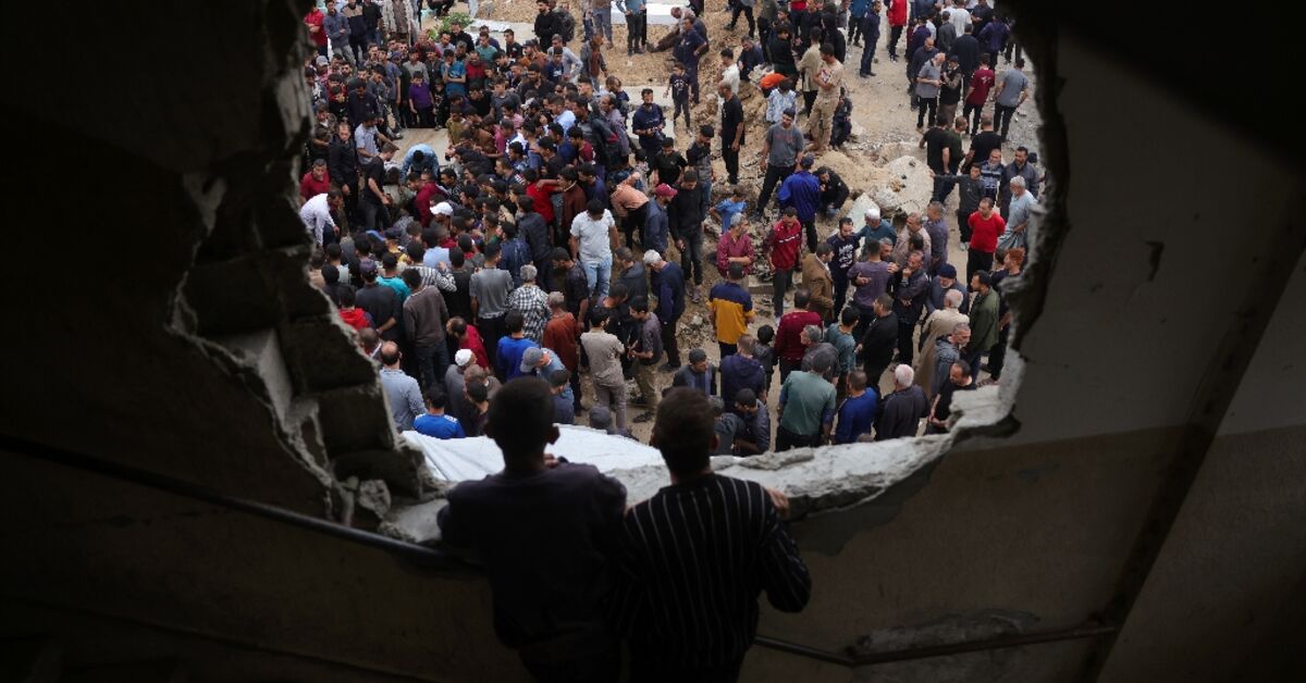 Gaza rescuers says Israeli strikes kill 28 near hospital