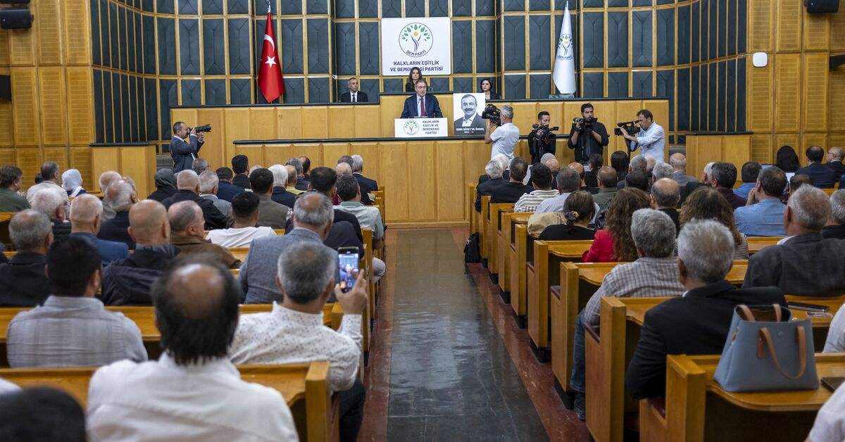 Turkey’s parliamentary body on solving Kurdish issue bars Kurdish language speech