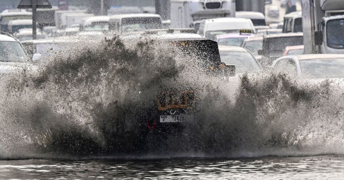 Dubai warns residents to stay indoors because of rain