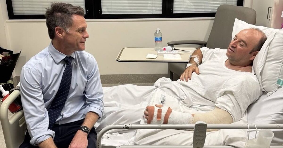 Ahmed al-Ahmed, Syrian Australian who fought off Hanukkah attackers, recovering from surgery