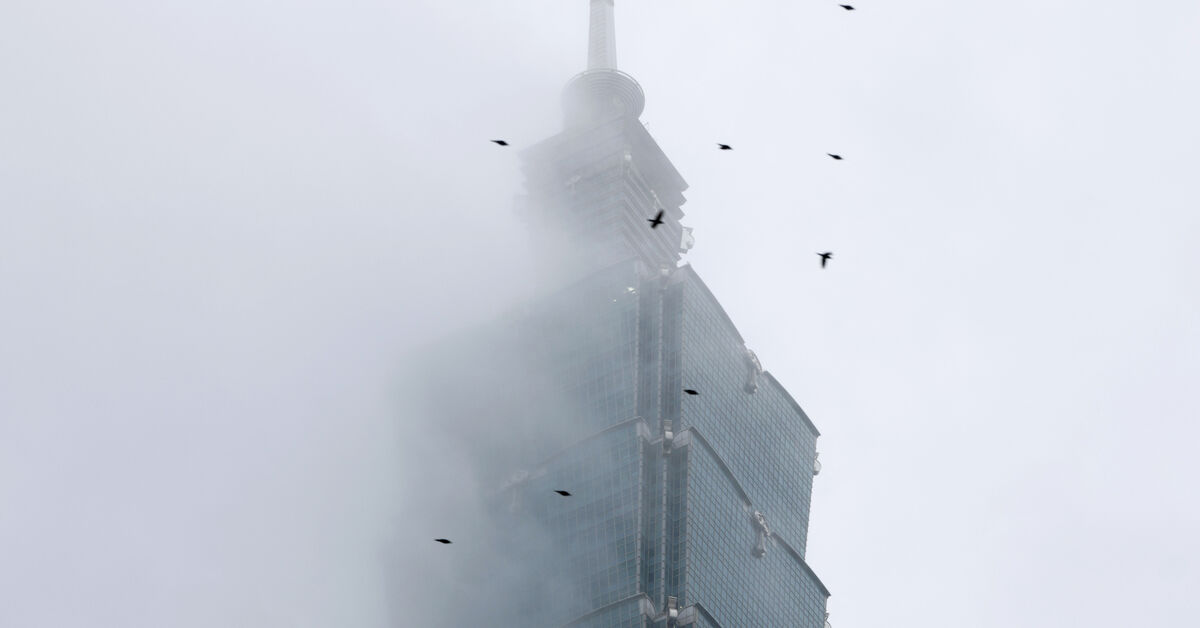 'Free solo' climb of Taiwan's tallest building postponed due to weather