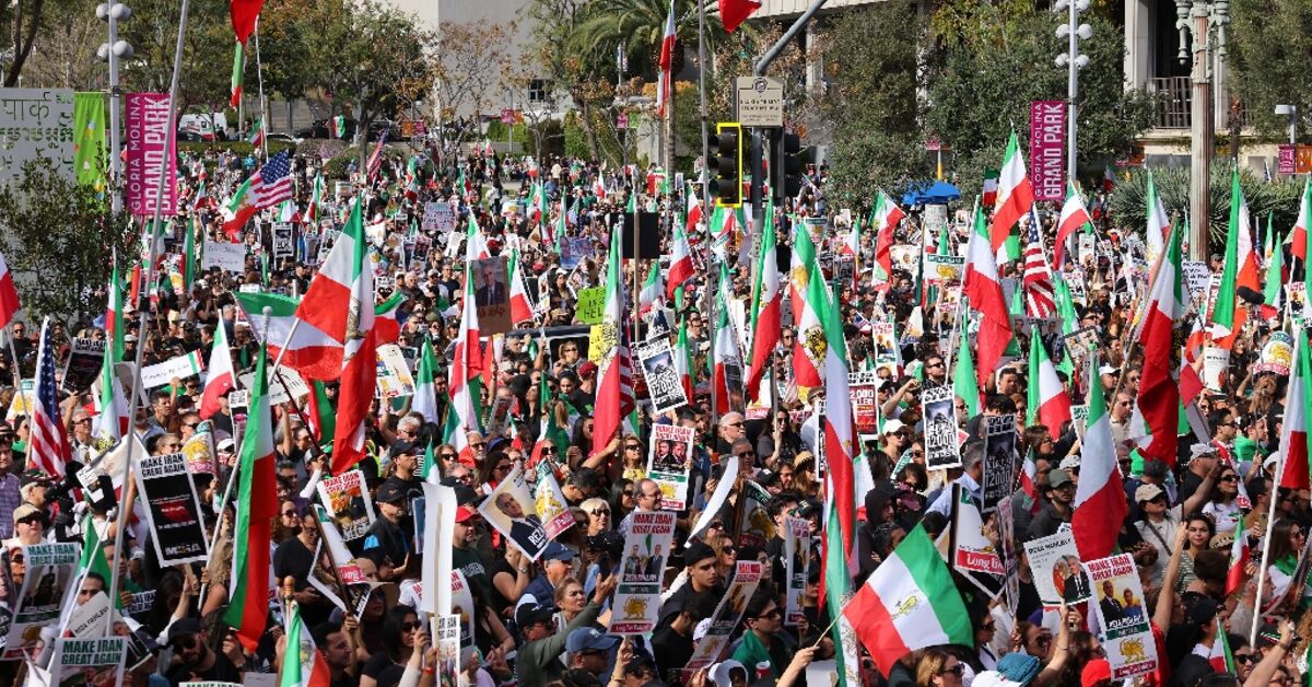 Thousands march in US to back Iranian anti-government protesters
