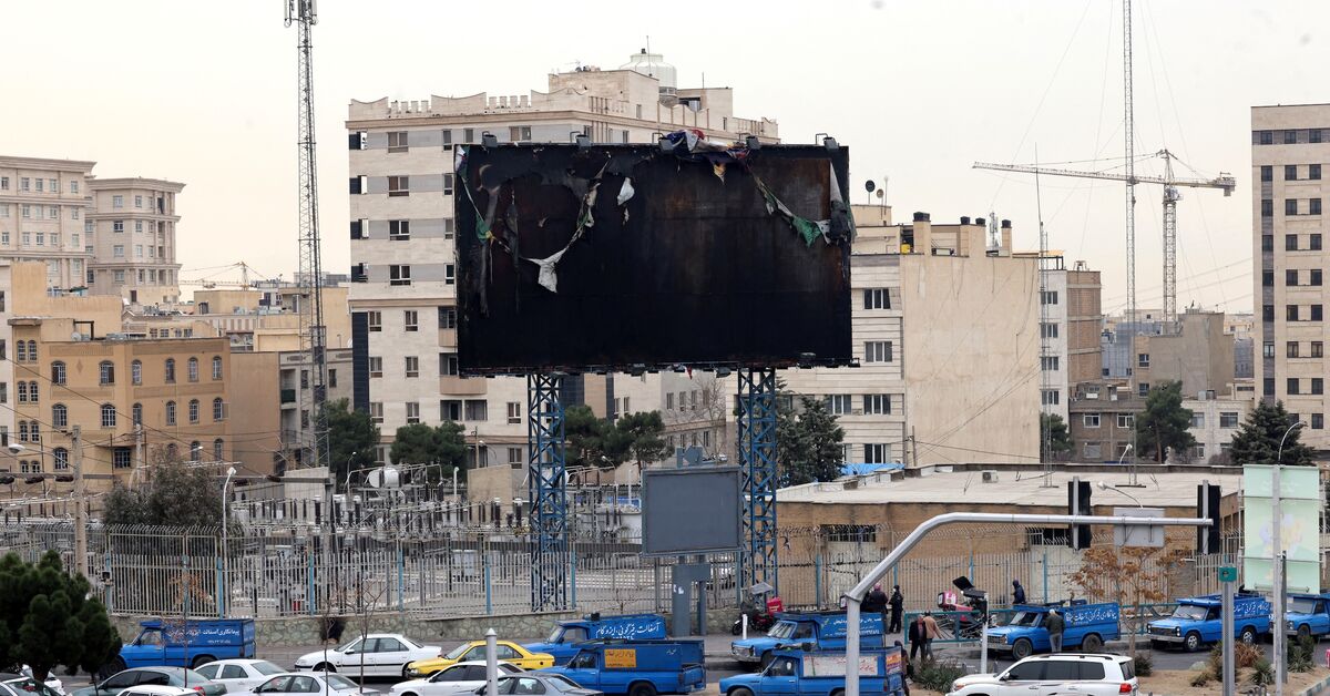 Iran's internet blackout enters third week as filtered access flickers back