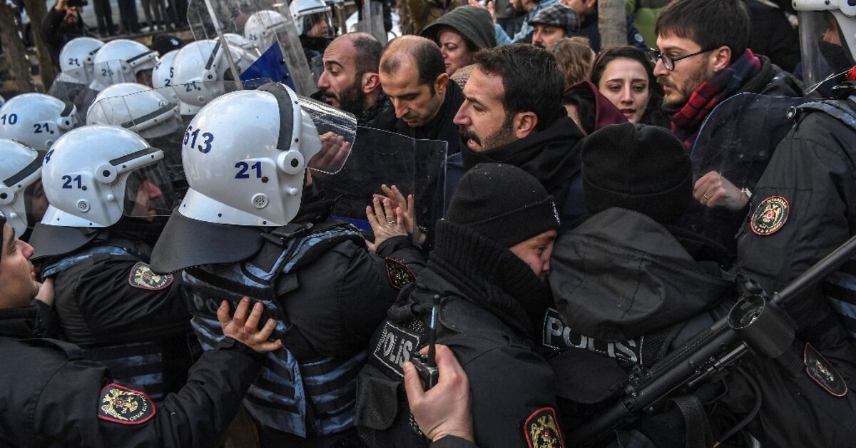 Turkey warning as PKK vows won't abandon Syria's Kurds