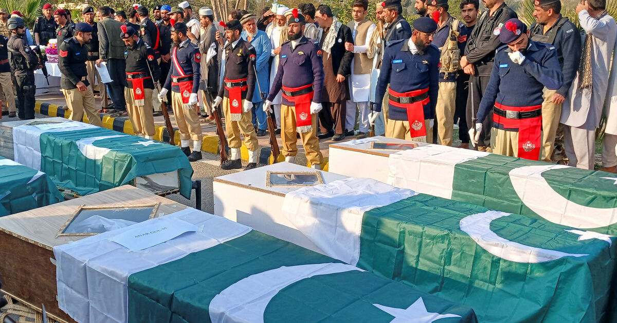 Insurgents Kill 18 Abducted Police and 11 Soldiers in Pakistan Attacks