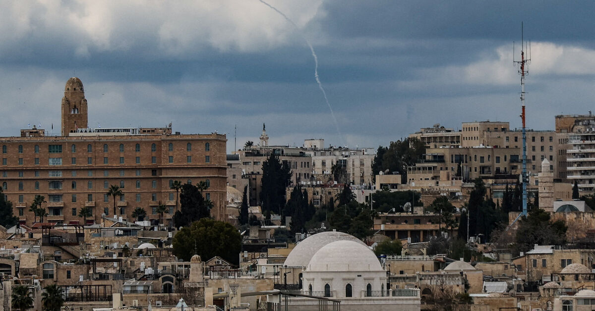 Factbox-Airlines cancel flights after US, Israel strikes on Iran