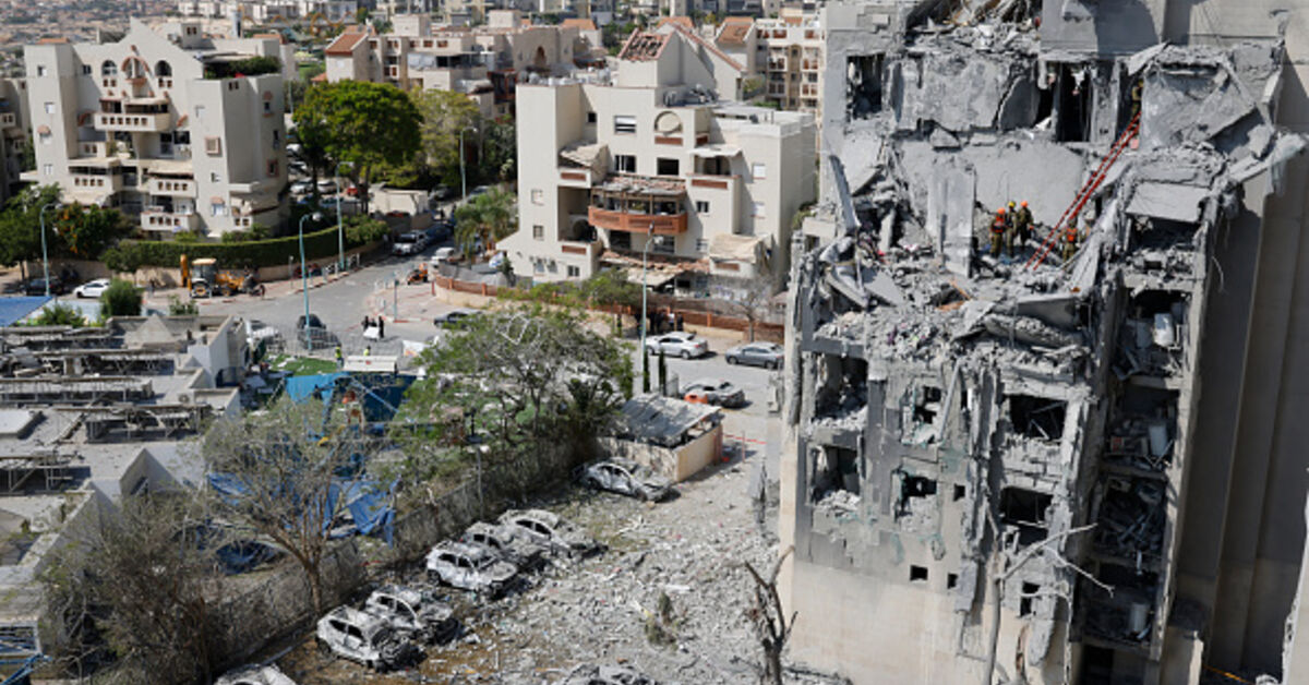 Australia urges diplomats' dependents to leave Lebanon, Israel: What to ...