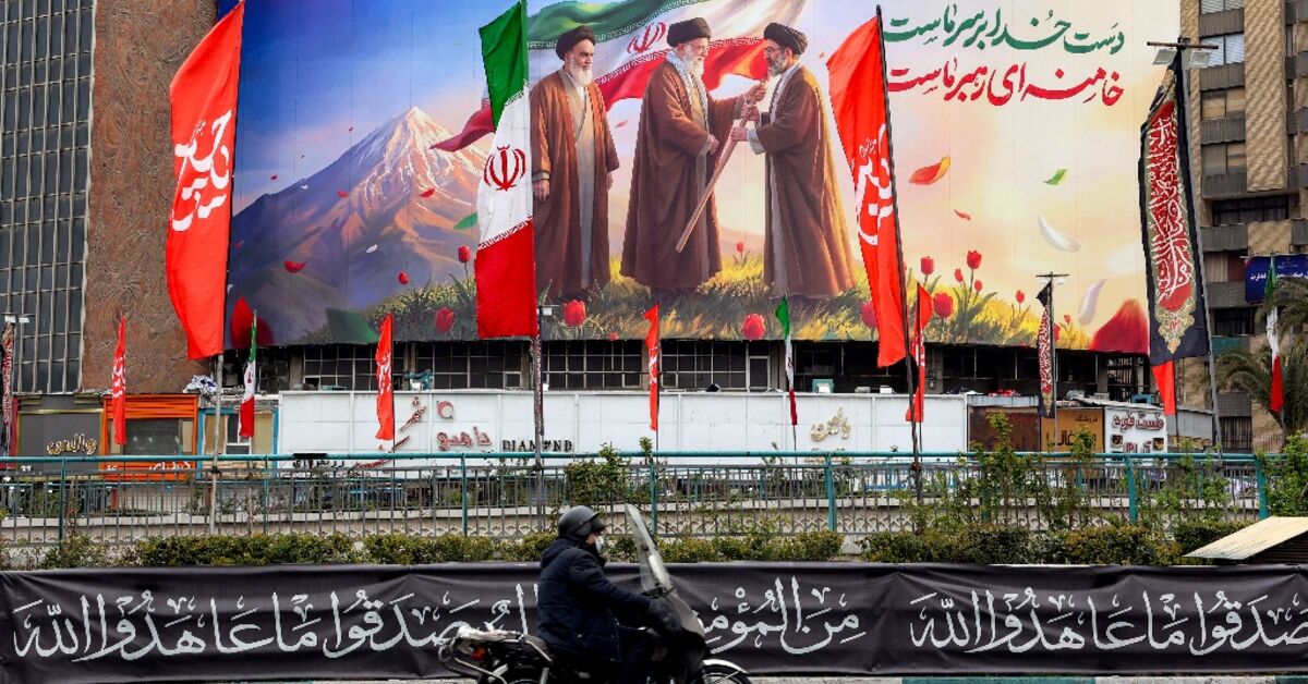 Which Khamenei family members were killed at start of war?