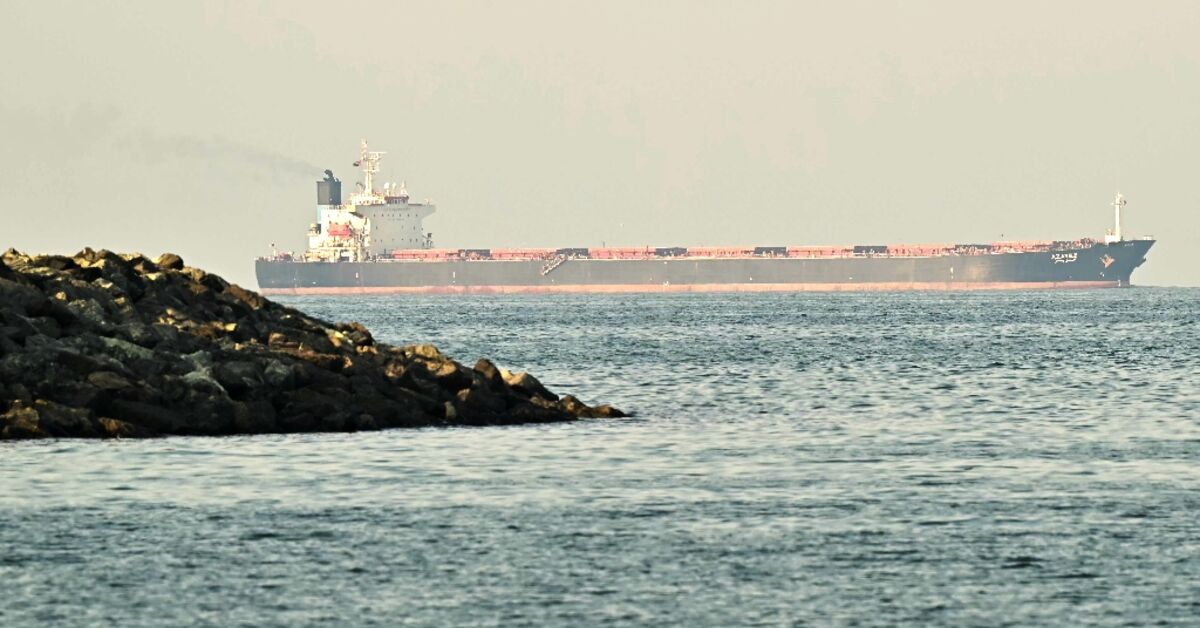 Why have 1,000 ships at times lost their GPS in the Mideast?