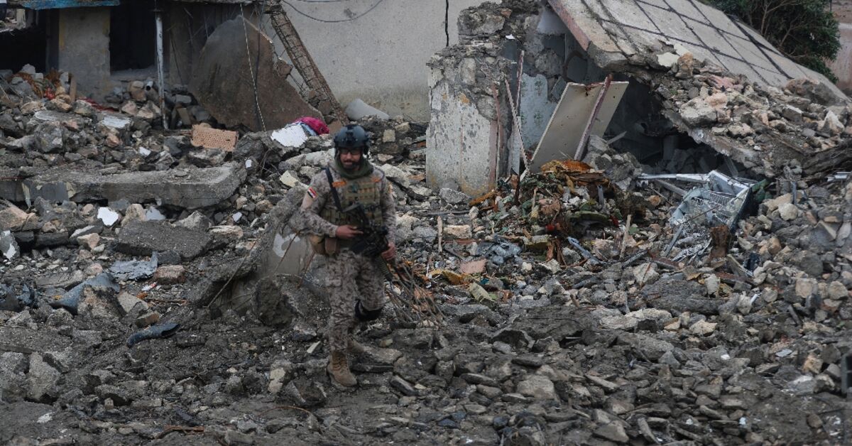 Iraqis mourn fighters killed in attacks