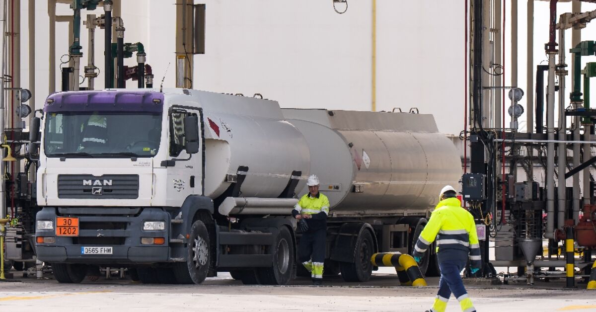 Oil prices surge as Mideast war rages, stocks fall on US jobs - AL ...
