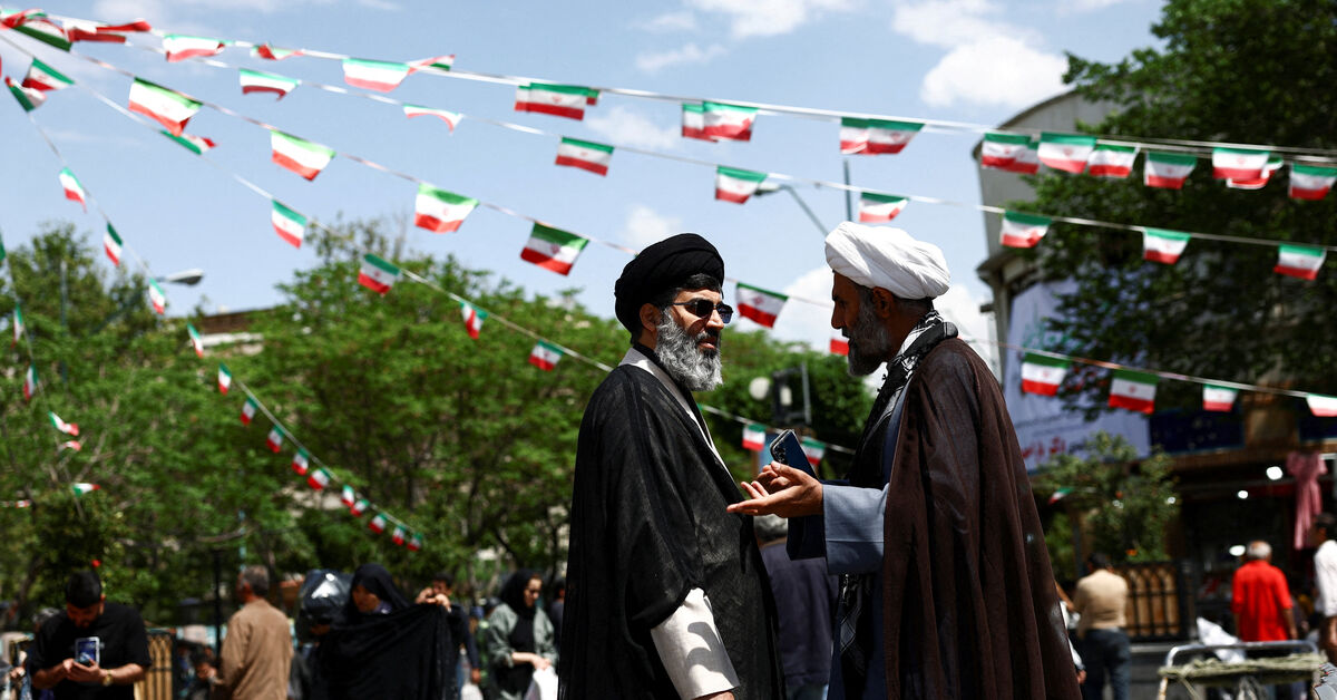Iran offers Strait deal; Trump dissatisfied but prefers non-military path