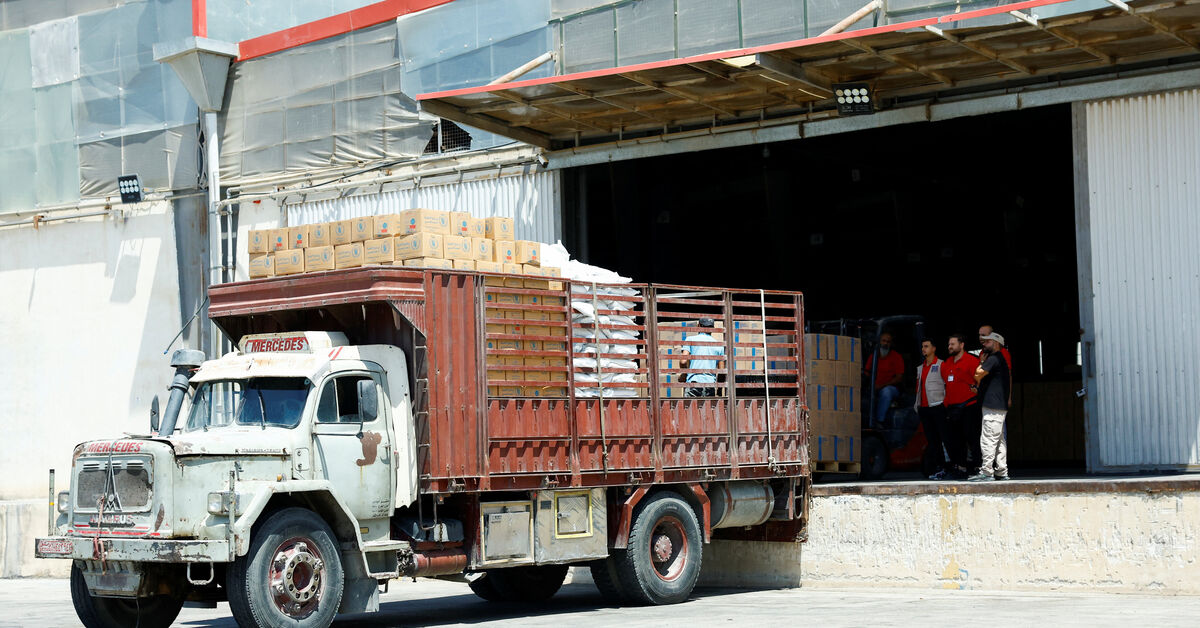 UN food agency halves Syria food aid, halts bread subsidy over funding shortages