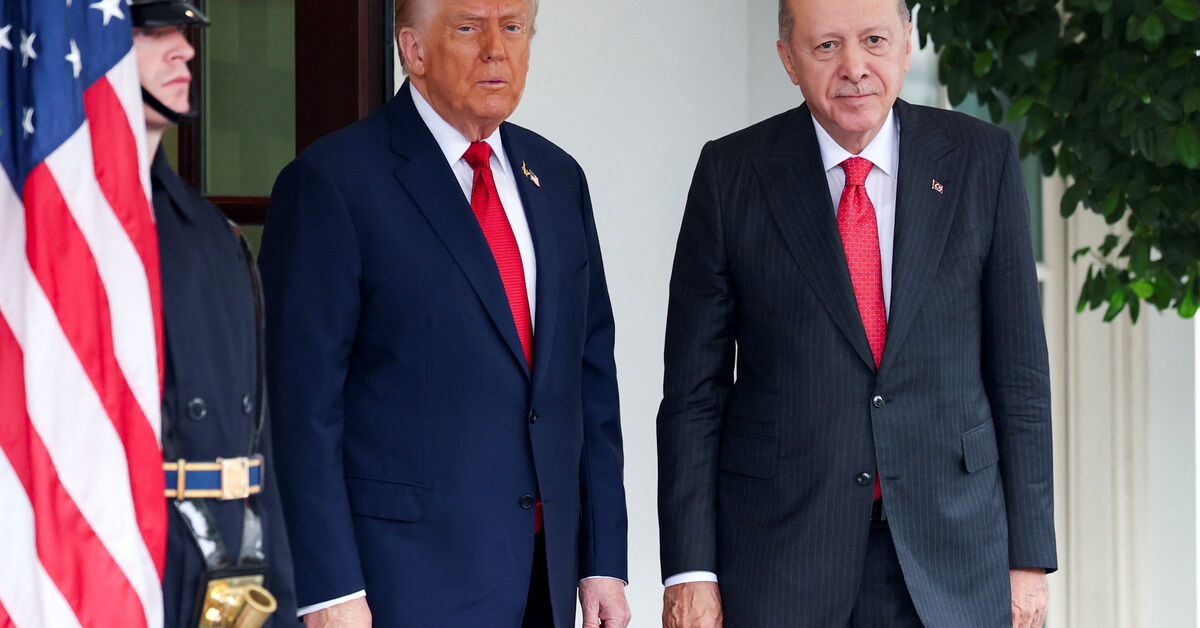Turkey's Erdogan tells Trump issues with Iran can be resolved, Ankara says