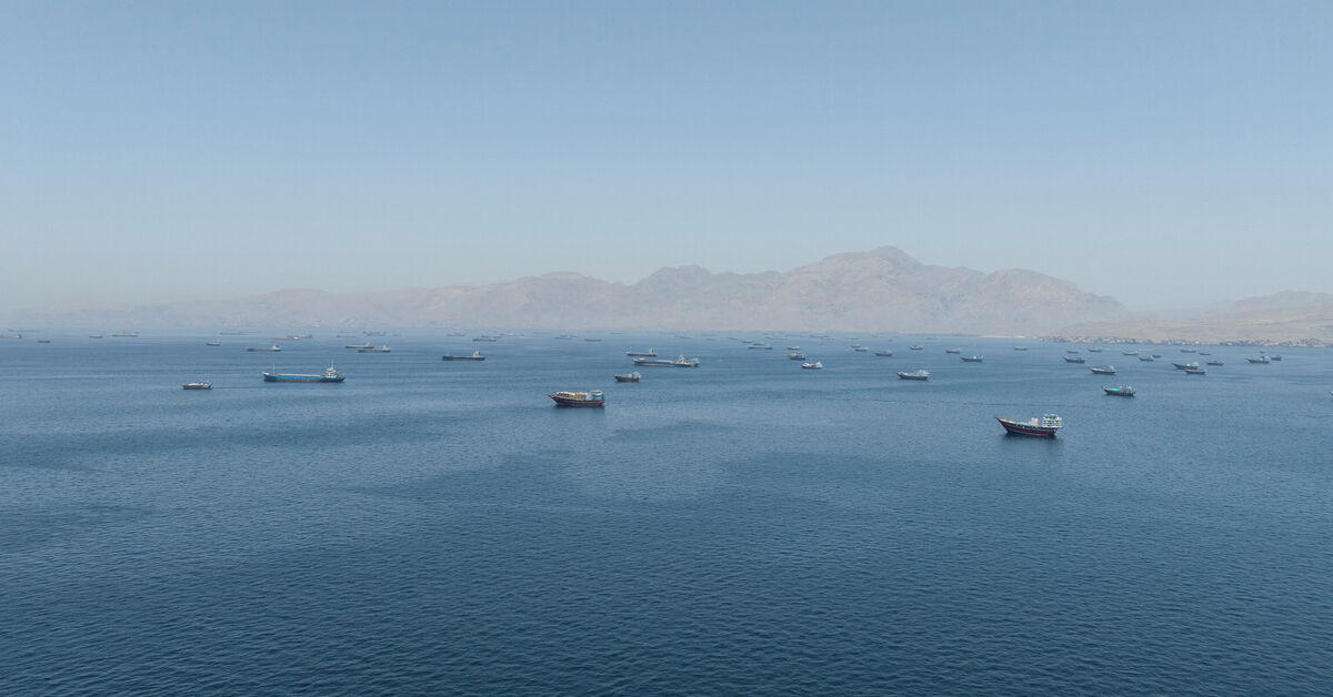 Iran Would Clear Mines from Strait of Hormuz 30 Days After Deal
