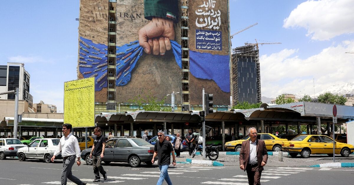 Oil falls, Asian stocks climb on hopes of US-Iran Hormuz deal