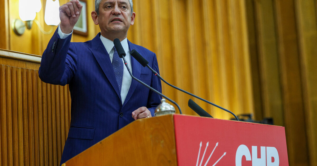 Rival leaders of Turkey's main opposition party call competing meetings