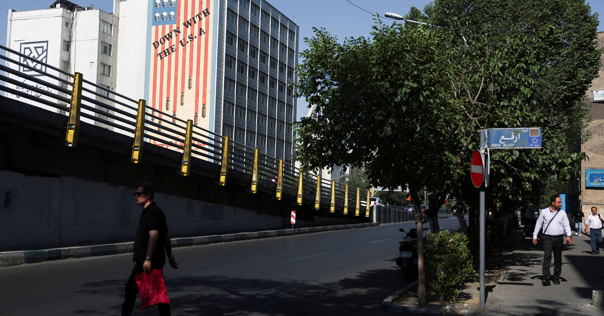 Iran and U.S. Reach Political Understanding on Preliminary Deal but Continue Strikes and Disagree on Release of Frozen Funds