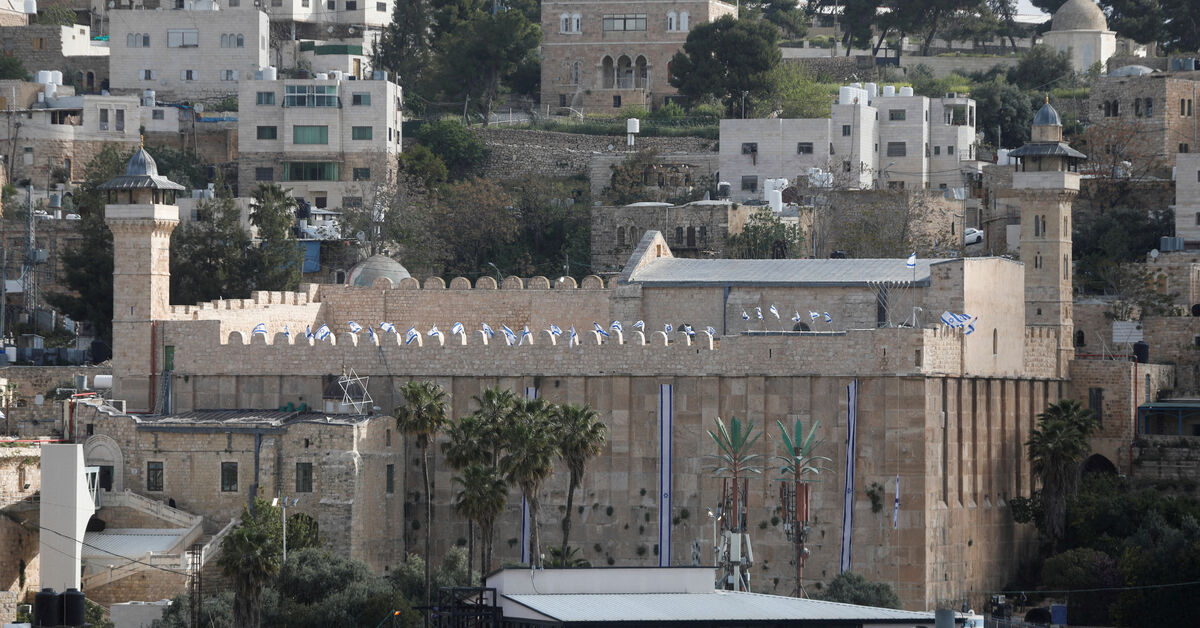 Israel seizes powers over Hebron shrine from Palestinian Authority