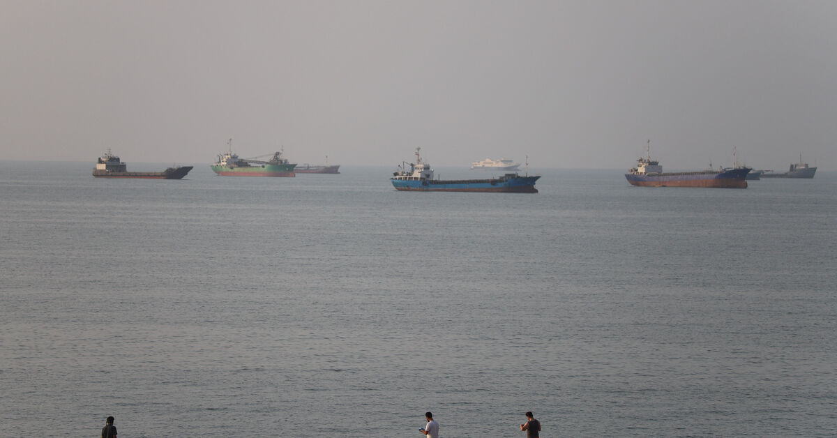 Iran Declares Strait of Hormuz Closed Again, Ship Transits Fall Sharply