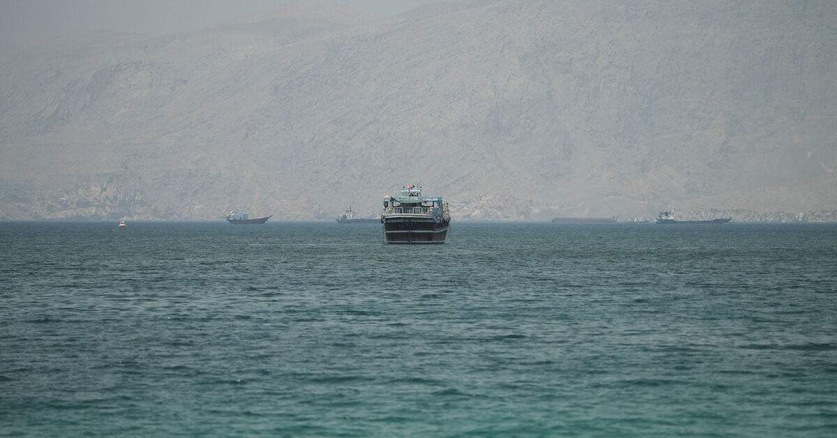 More vessels transit Hormuz, Qatar-linked LNG tankers return, data show