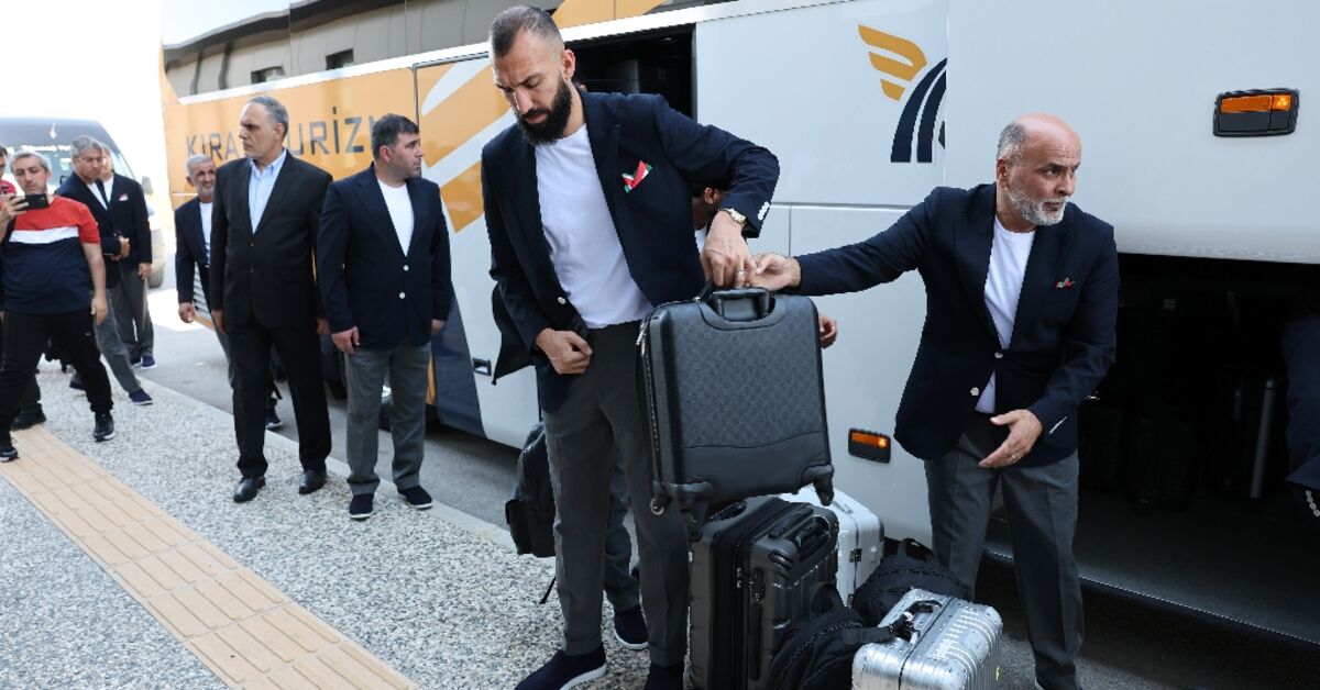 Iran World Cup team heads to Mexico as US visa row erupts