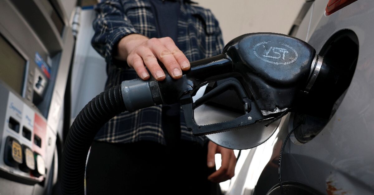 Oil Falls Below $80 a Barrel on Deal to Reopen Strait of Hormuz