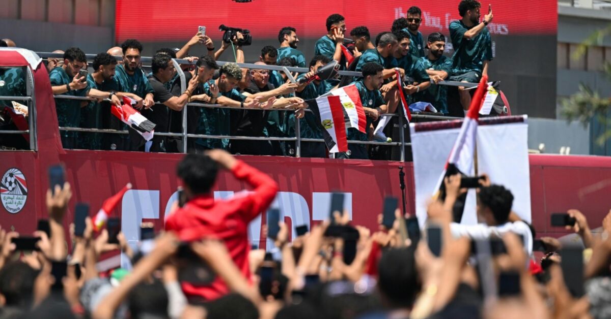 Hundreds welcome Salah's Egypt home after best World Cup run