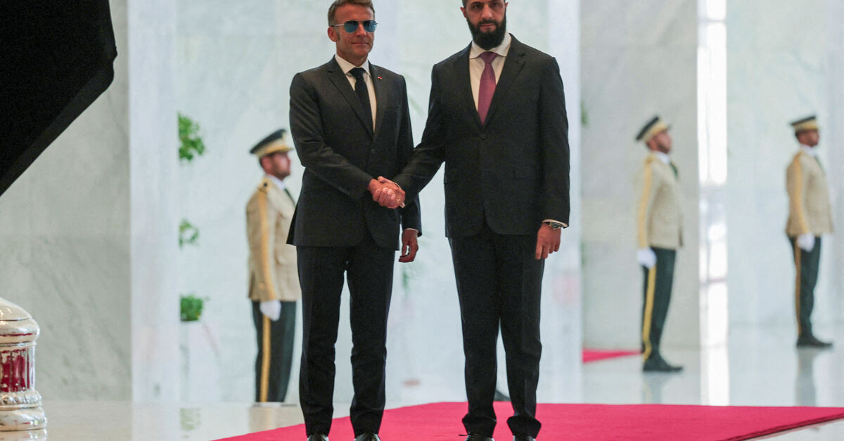 Blasts rock Damascus during Macron visit