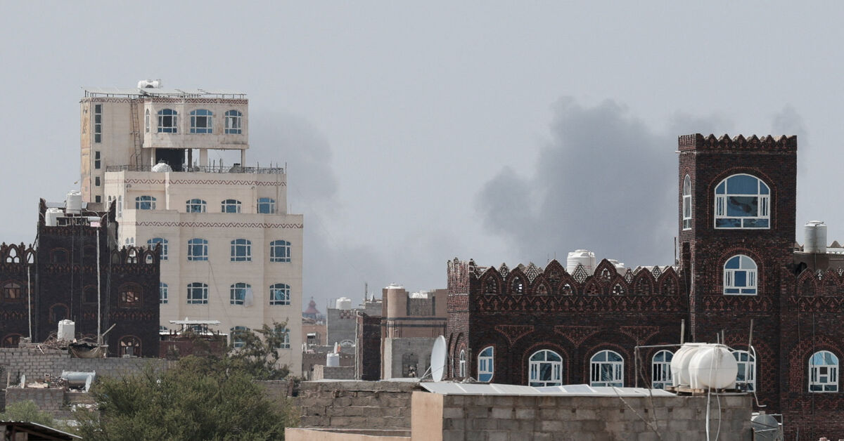 Yemeni military targets Sanaa airport runway to stop Iranian plane landing, defence ministry says
