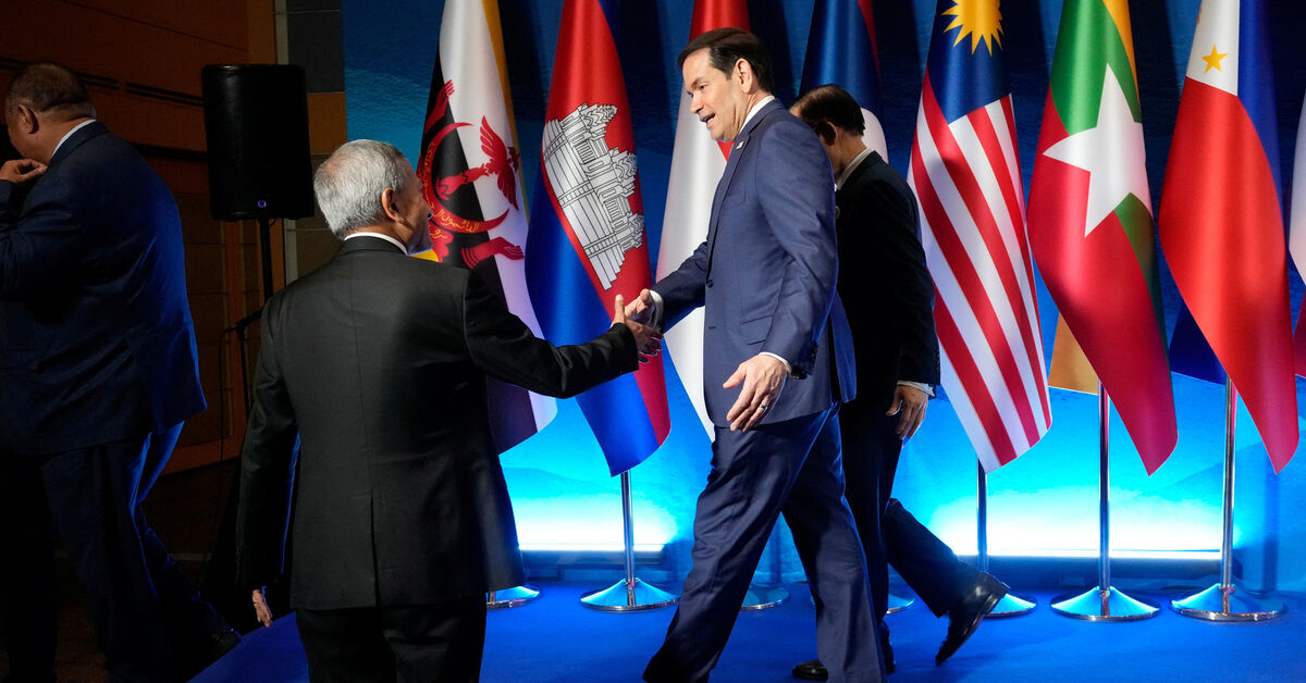 Singapore's Foreign Minister Vivian Balakrishnan shakes hands with U.S. Secretary of State Marco Rubio after a group photo session during the ASEAN Post Ministerial Conference with the United States on the sidelines of the Association of Southeast Asian Nations (ASEAN) Foreign Ministers' Meeting in Pasay City, Metro Manila, Philippines, July 22, 2026. Aaron Favila/Pool via REUTERS