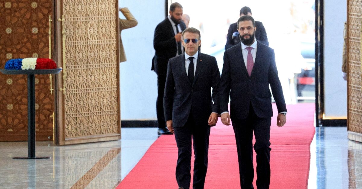 Bomb attacks wound 18 in Damascus as Macron visits