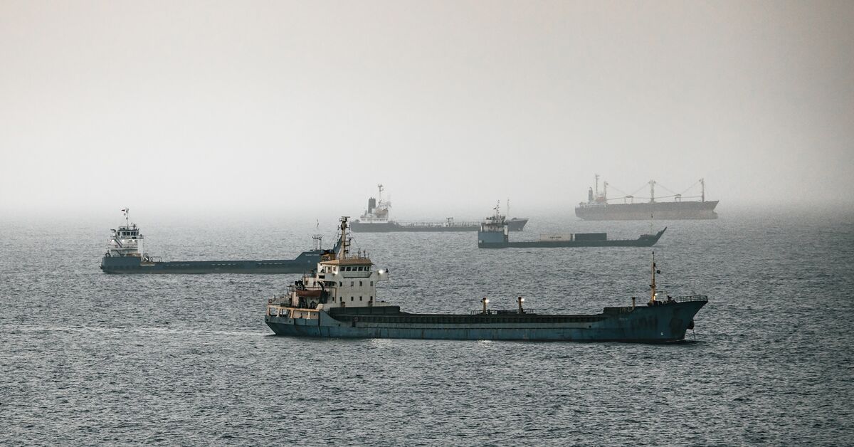 Oil falls below 71 as US-Iran talks continue, Gulf exports rebound