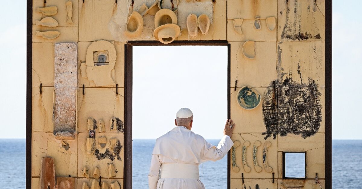 Pope urges Europe to protect migrants in visit to island frontier