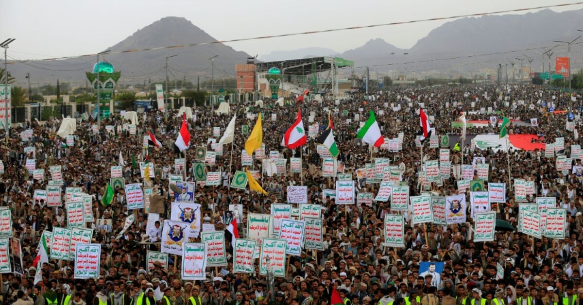 Houthi missile attacks kill 58 Saudi-backed Yemeni govt forces: source