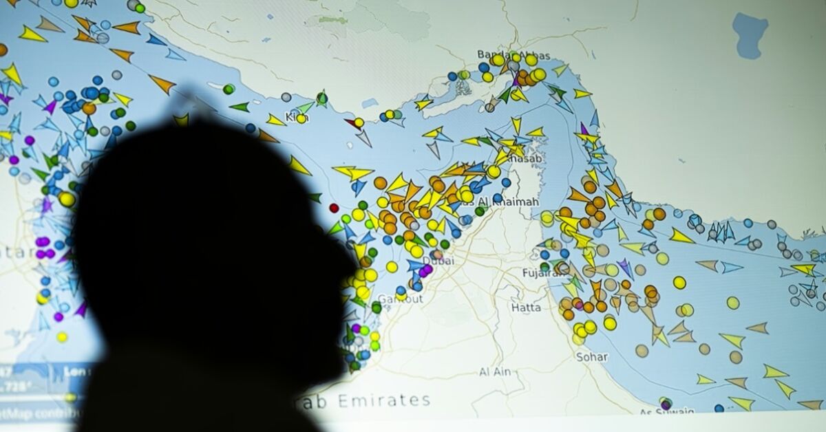 Iran says close to Hormuz plan with Oman, but reopening depends on US