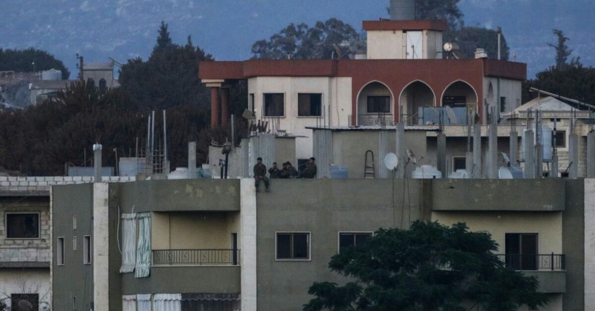 Photo: al-monitor.com Israeli soldiers stand on the roof of a residential building in the Lebanese village of Zawtar al-Charkiyah