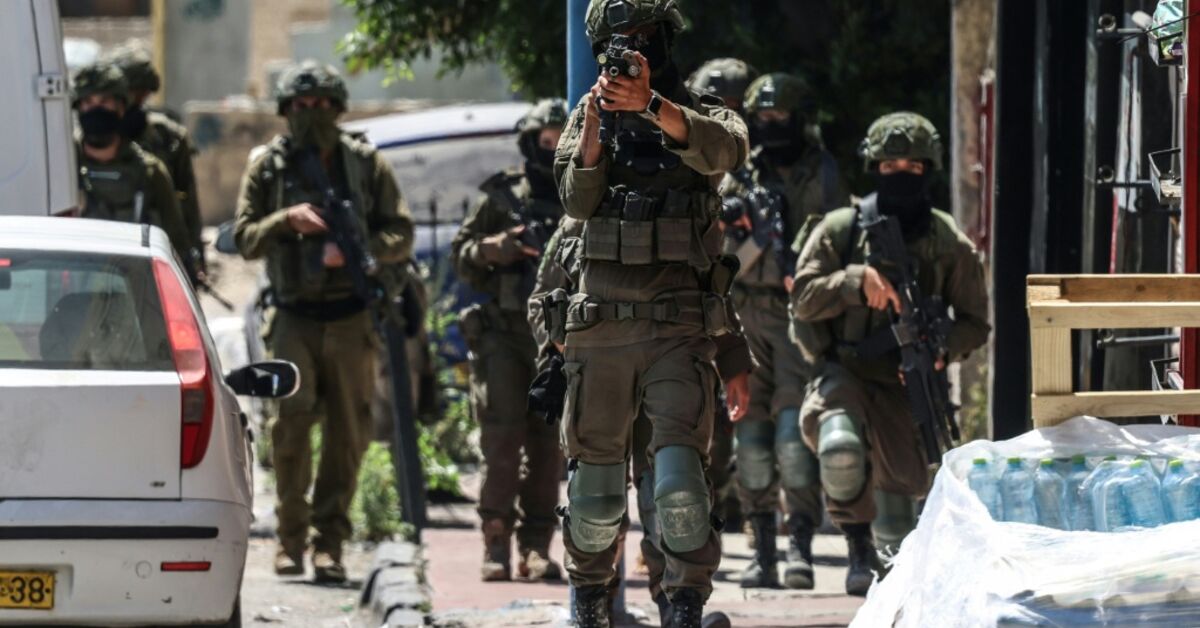 Israeli forces raid Qalandia refugee camp near Jerusalem