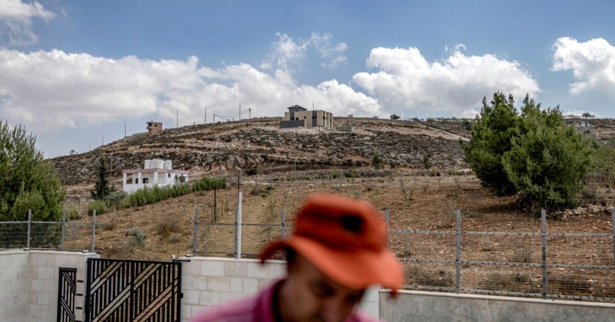 Former diplomats urge France, UK to jointly enforce law in Palestinian territories