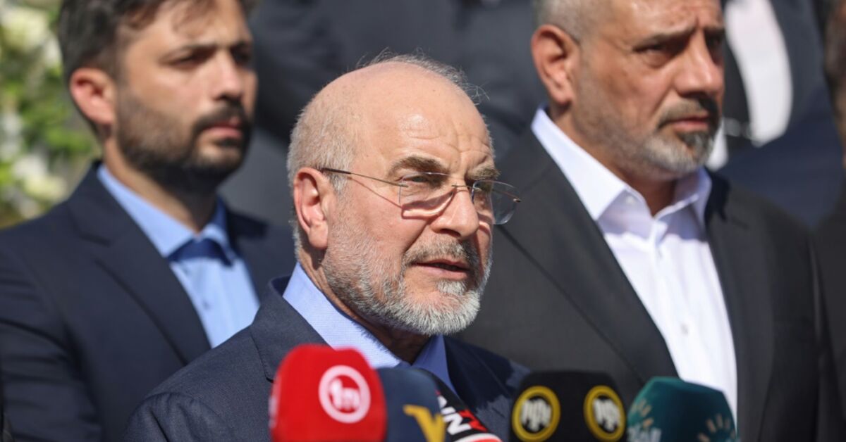 رئيس مجلس الشورى الإيراني محمّد باقر قاليباف خلال تصريح صحافي قرب مطار بغداد الدولي في 19 آب/أغسطس 2026