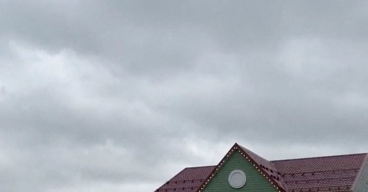 A U.S. military transport plane approaches Moscow, Russia, August 25, 2026, in this screen grab taken from a social media video. Social Media/via REUTERS