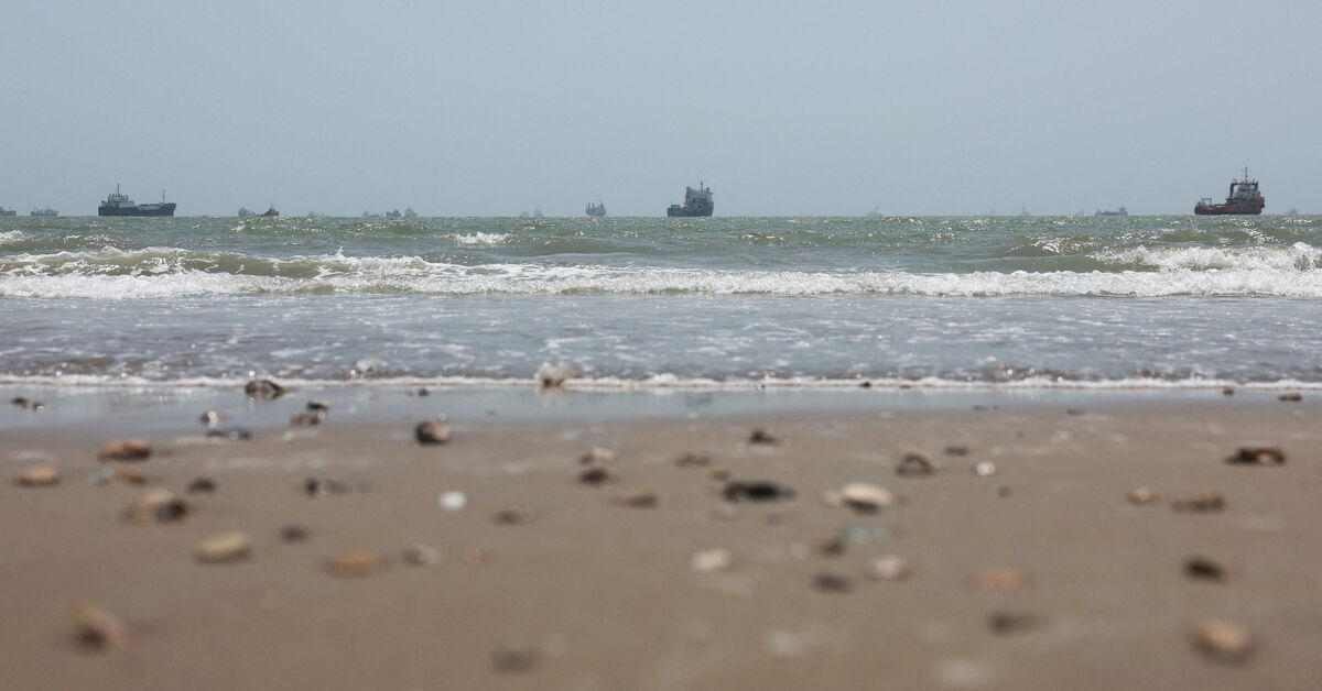 Gulf ship traffic via Strait of Hormuz hovers below 10-day average, data shows
