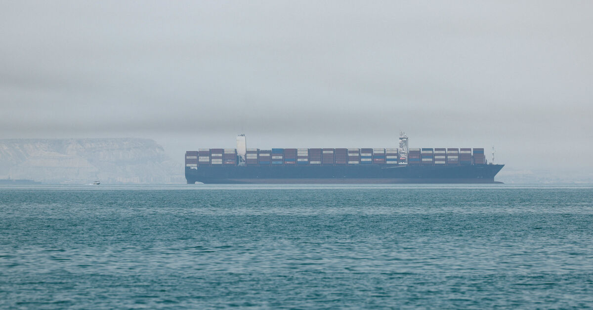 Shipping traffic via Strait of Hormuz slips below 10-day average, data shows