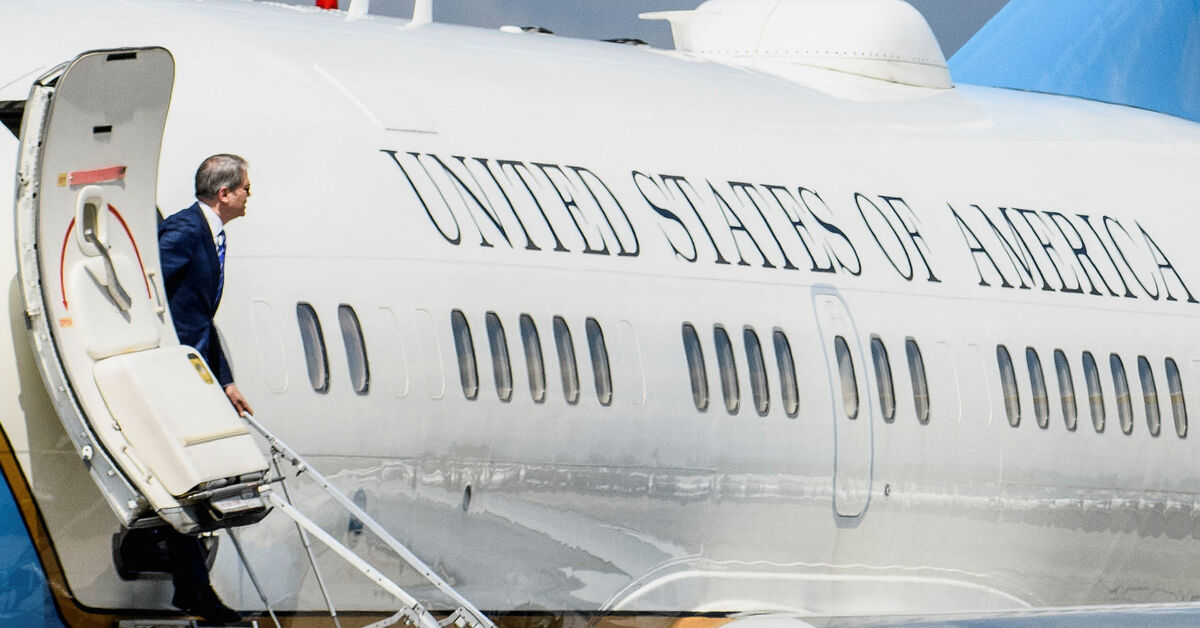 Bessent expects new US secondary sanctions weekly, aiming to increase pressure on Iran